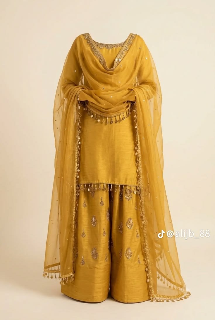 Sehrish Mehndi Gharara