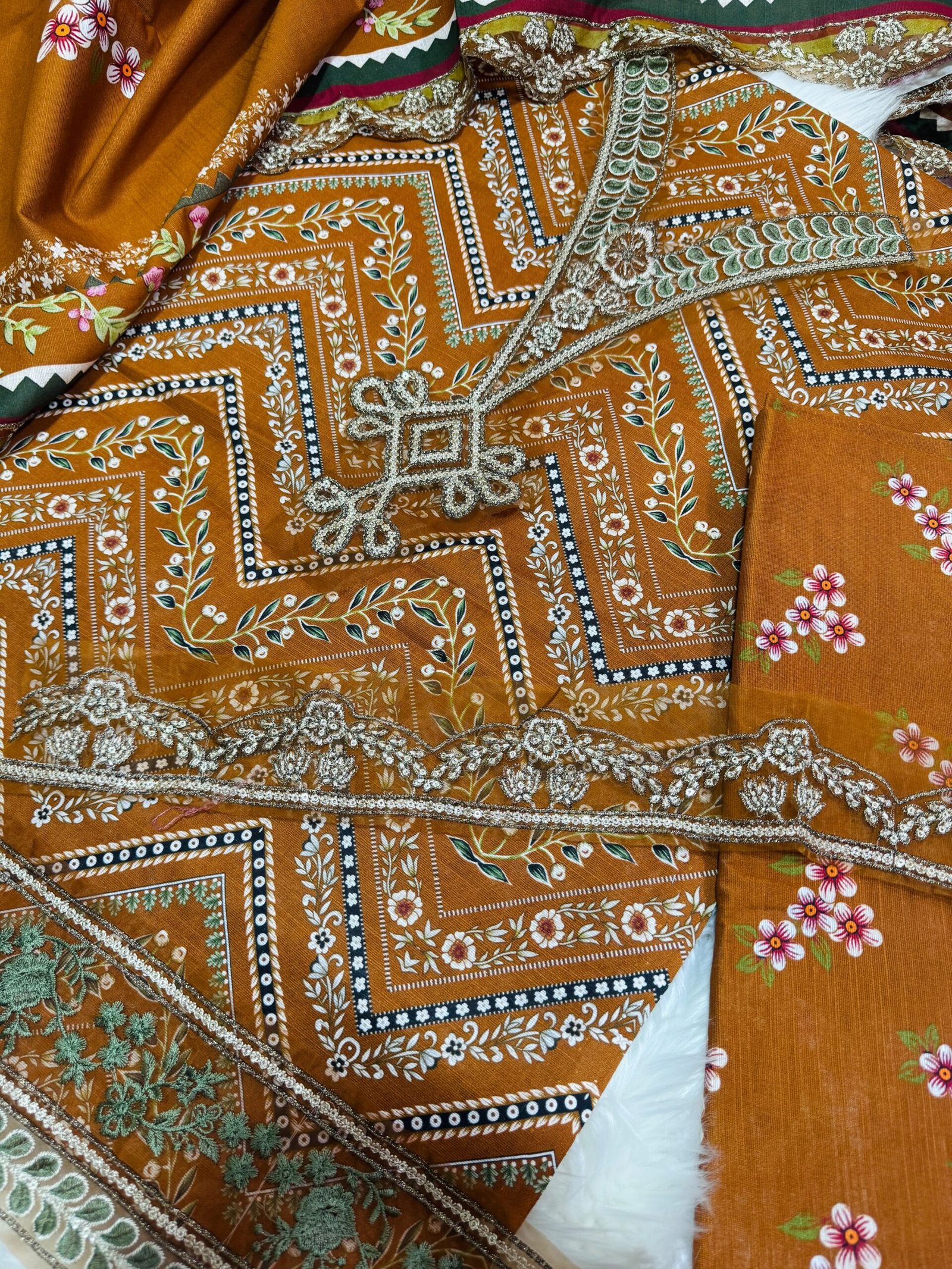 M.Prints by Maria.B Khaddar Winter Collection 3PC - Unstitched Khaddar Pakistani Ladies Fashion (View 4)