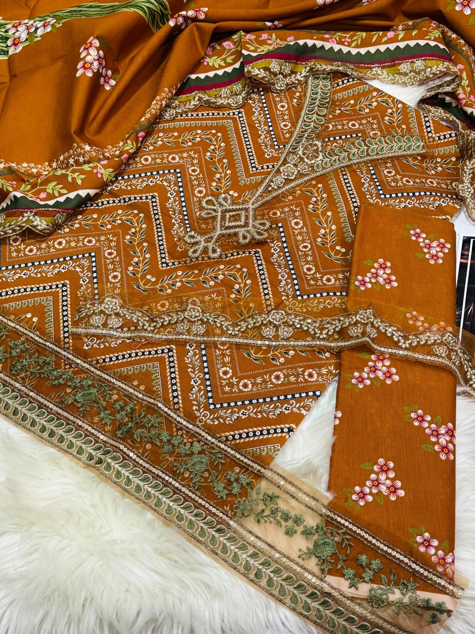 M.Prints by Maria.B Khaddar Winter Collection 3PC - Unstitched Khaddar Pakistani Ladies Fashion (View 2)